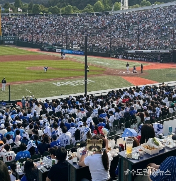 <strong>'흥행 돌풍' 프로야구, 사상 첫 1천만 관중 돌파</strong>